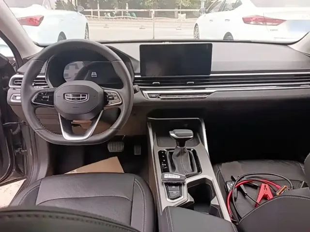 Geely Emgrand — Фото автомобиля 9
