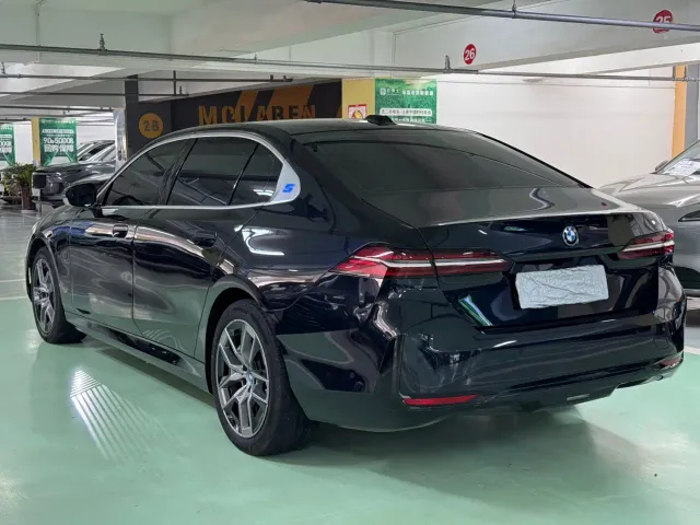 BMW i5 — Фото автомобиля 7