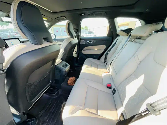 Volvo XC60 — Фото автомобиля 16