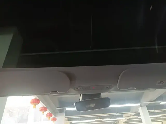 Tesla Model 3 — Фото автомобиля 17