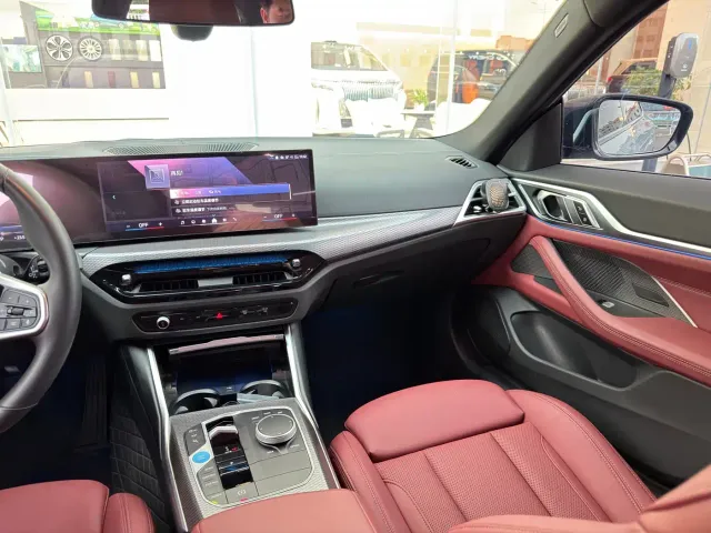 BMW i4 — Фото автомобиля 17