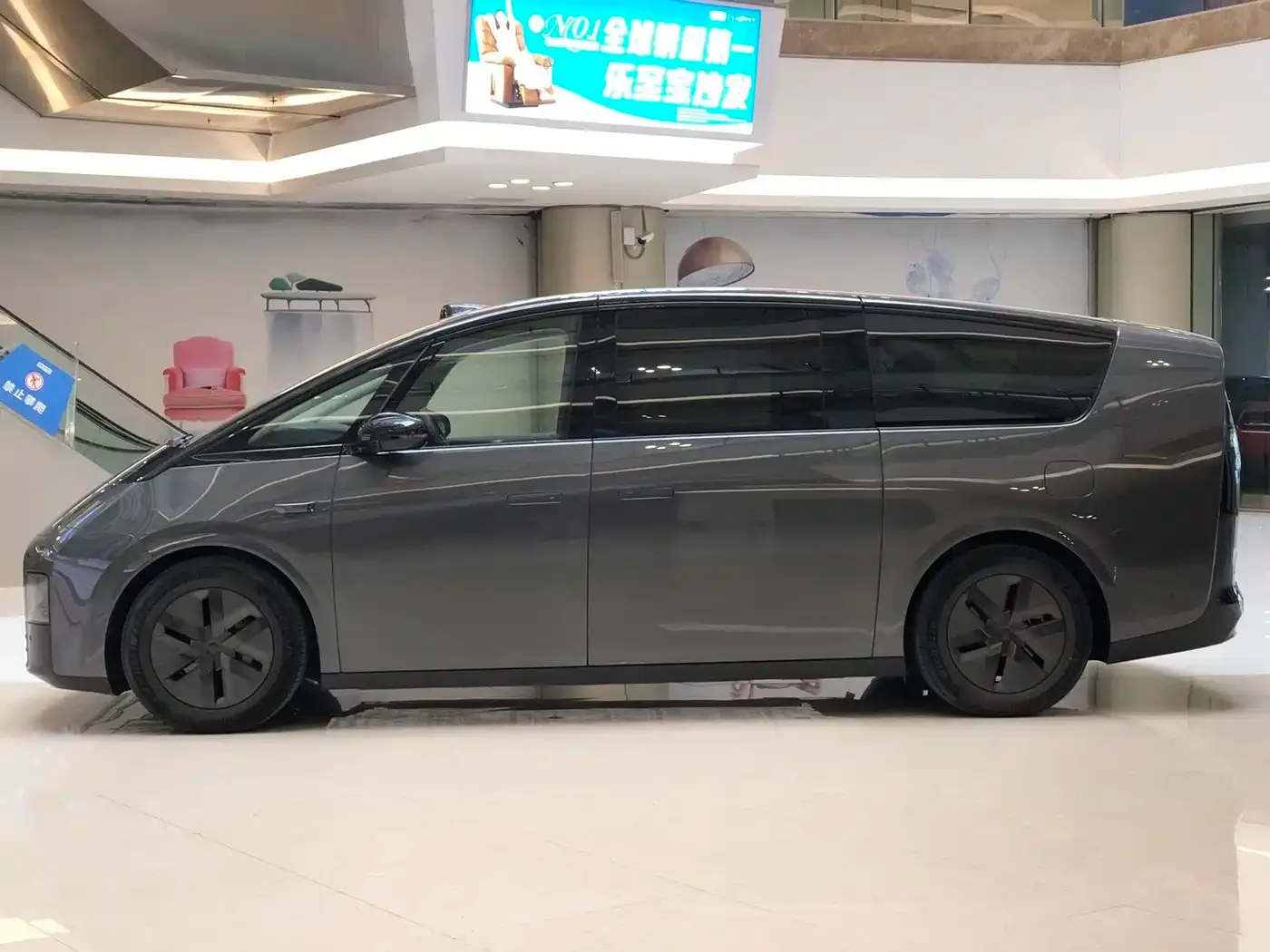 Li Auto Li Auto MEGA 2024 Ultra — Фото автомобиля 7