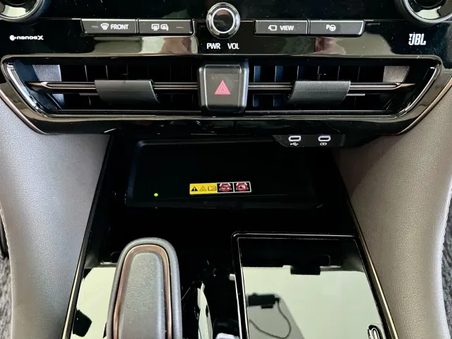 Toyota Alphard — Фото автомобиля 18