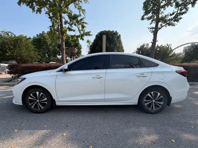 Changan Eado — Фото автомобиля 3