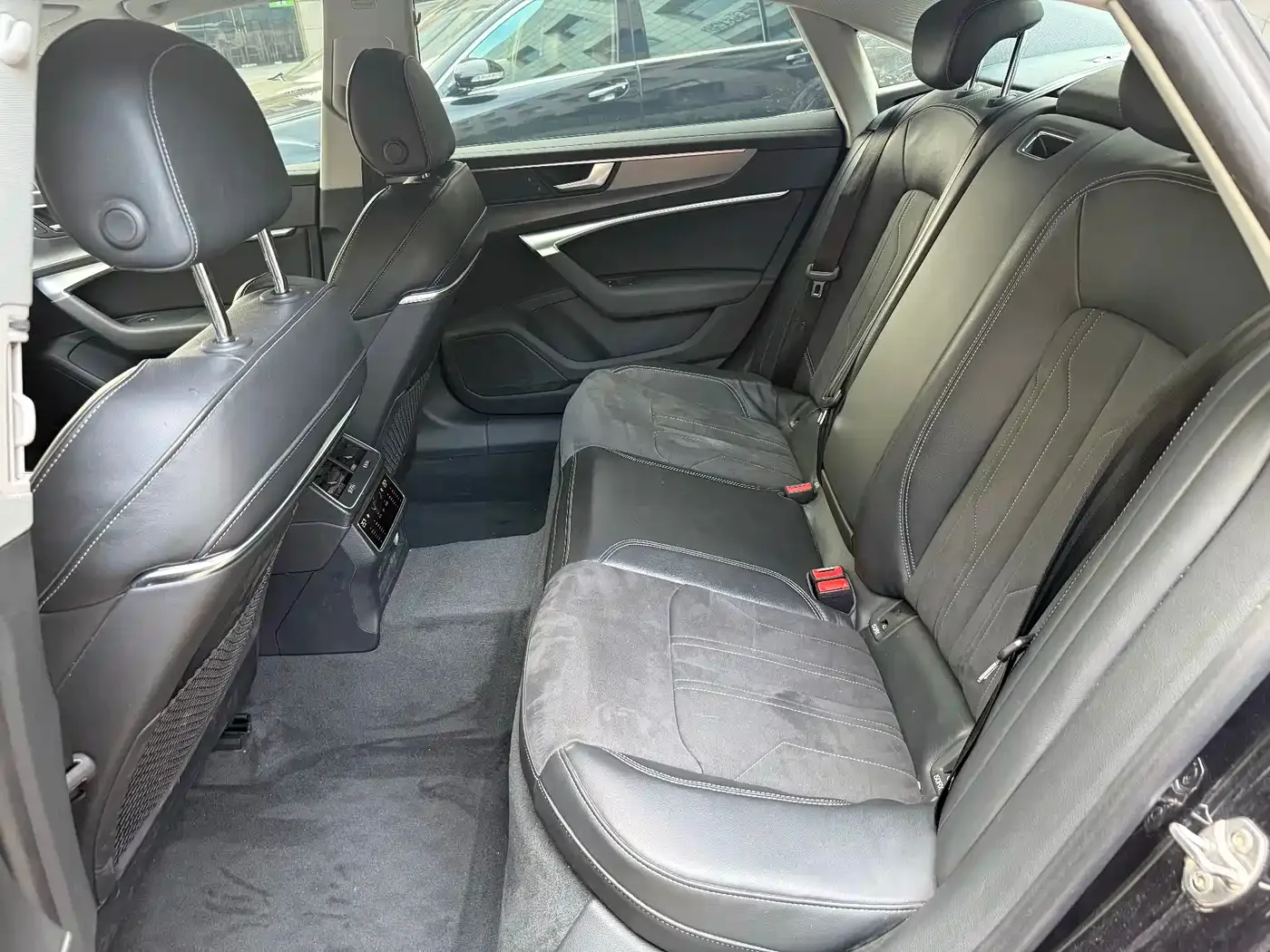 Audi Audi A7L 2024 45TFSI S-line Dream Edition Crystal Package — Фото автомобиля 12