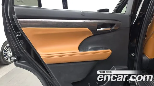 Toyota Highlander — Фото автомобиля 24