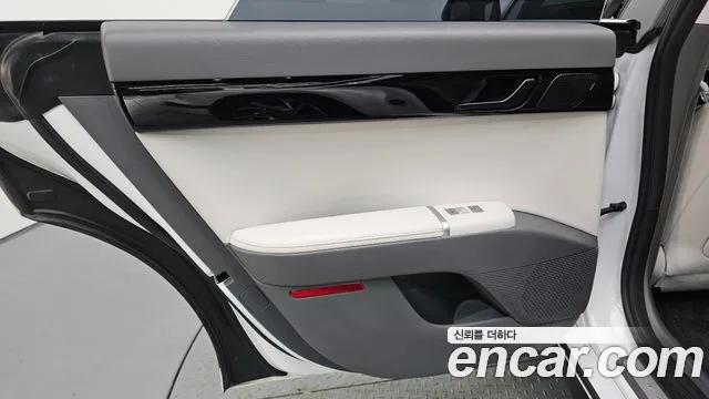 Hyundai Grandeur GN7 — Фото автомобиля 14