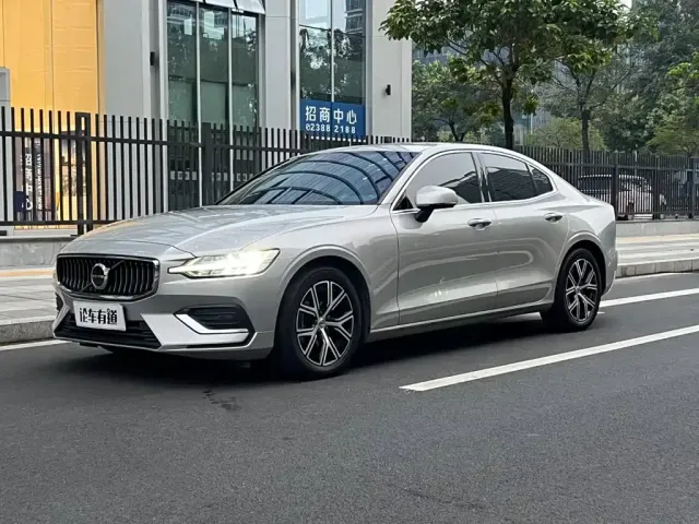 Фотография автомобиля — Volvo S60
