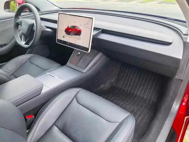Tesla Model 3 — Фото автомобиля 6
