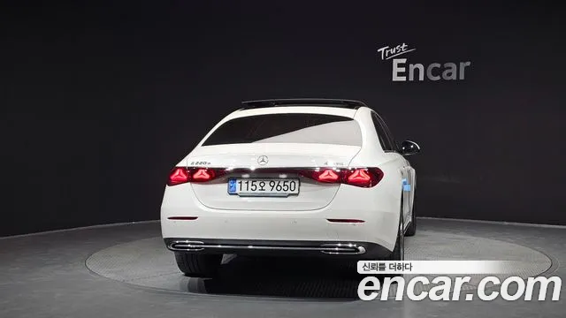 Mercedes-Benz E-Class — Фото автомобиля 4