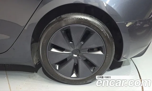 Tesla Model 3 — Фото автомобиля 6