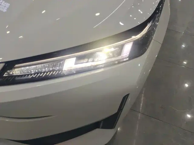 Changan Qiyuan A05 — Фото автомобиля 5