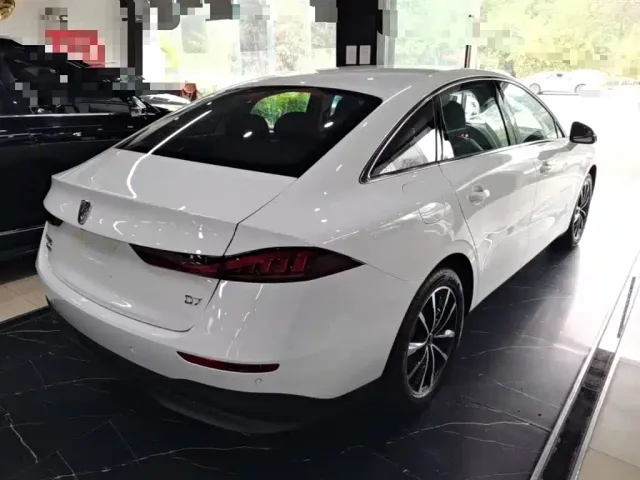 Roewe D7 — Фото автомобиля 6