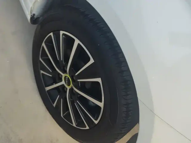 Roewe i5 — Фото автомобиля 6
