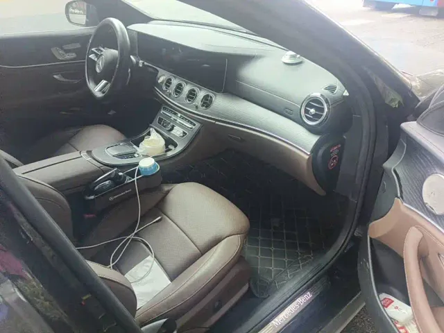 Mercedes-Benz E-Class — Фото автомобиля 13