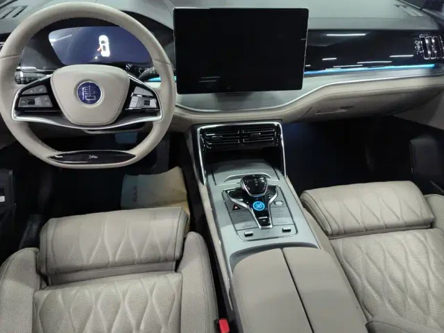 BYD Tang — Фото автомобиля 12