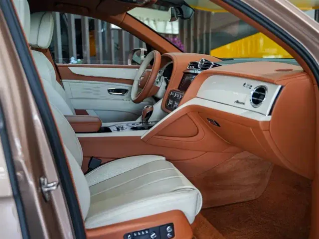 Bentley Bentayga — Фото автомобиля 18