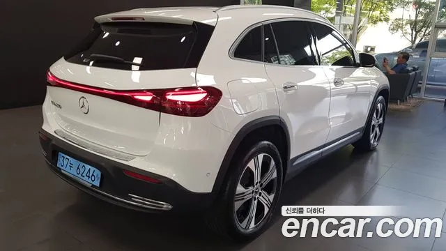 Mercedes-Benz EQA — Фото автомобиля 2