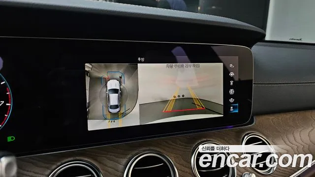 Mercedes-Benz E-Class — Фото автомобиля 14