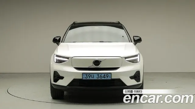 Volvo EX40 — Фото автомобиля 2