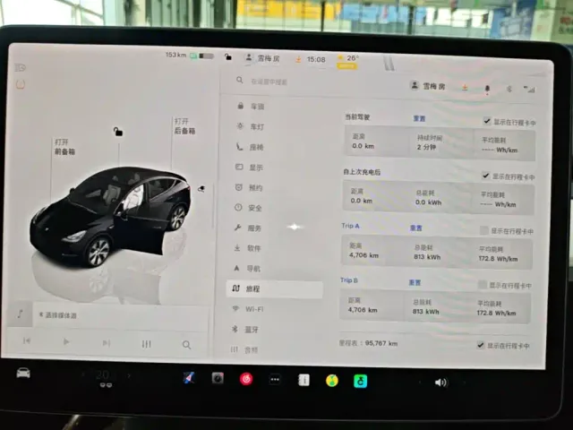 Tesla Model Y — Фото автомобиля 12