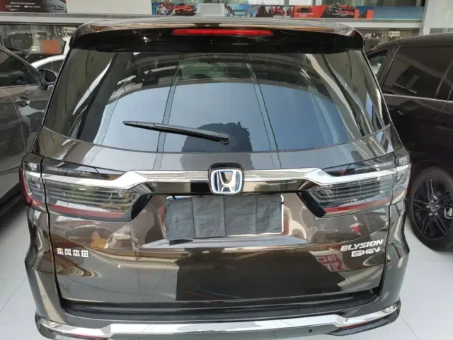Honda Elysion — Фото автомобиля 5