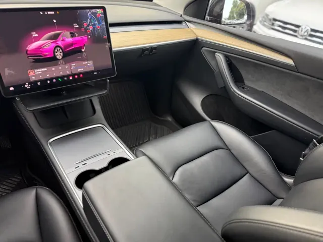 Tesla Model Y — Фото автомобиля 9