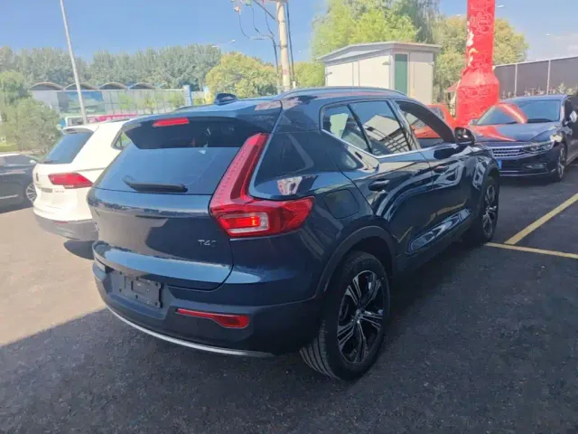 Volvo XC40 — Фото автомобиля 6
