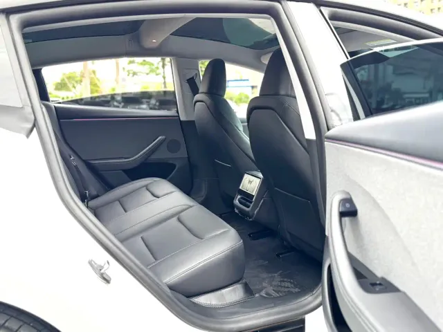 Tesla Model 3 — Фото автомобиля 14