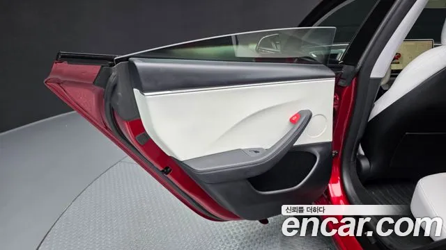 Tesla Model 3 — Фото автомобиля 14
