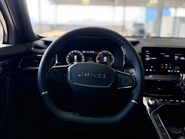 Lynk & Co 06 — Фото автомобиля 9