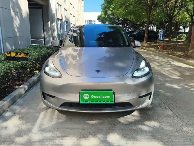Tesla Model Y — Фото автомобиля 2