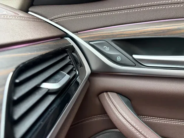 BMW 5 Series — Фото автомобиля 22