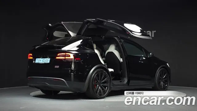 Tesla Model X — Фото автомобиля 2