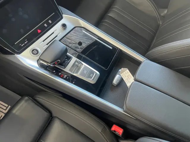 Audi Q6 — Фото автомобиля 16