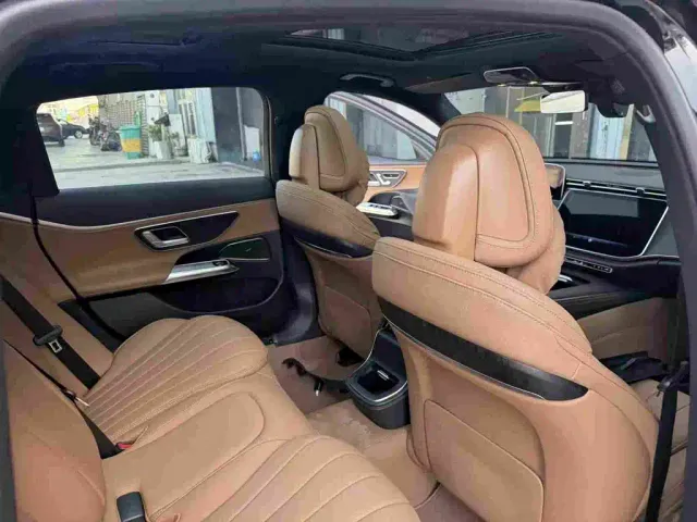 Mercedes-Benz E-Class — Фото автомобиля 6