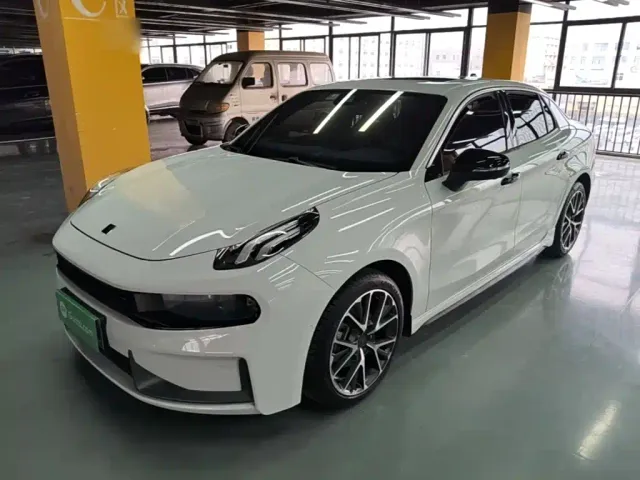 Фотография автомобиля — Lynk & Co 03