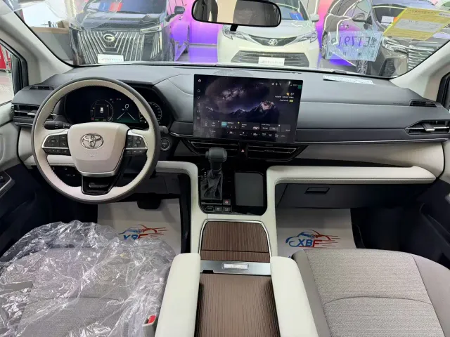 Toyota Sienna — Фото автомобиля 4