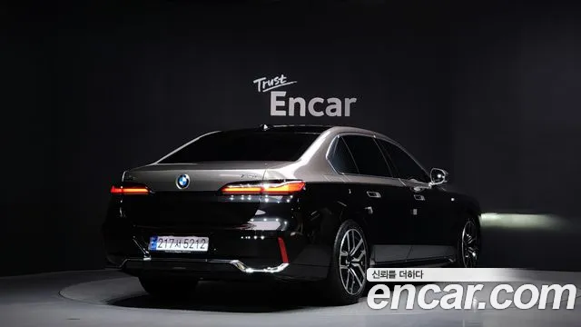 BMW 7-Series 7 серия (G70) 740i xDrive M Sport — Фото автомобиля 2