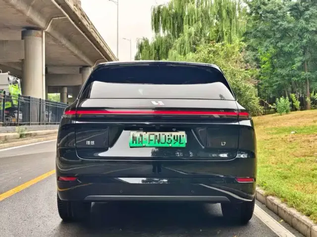 Li Auto L7 — Фото автомобиля 5