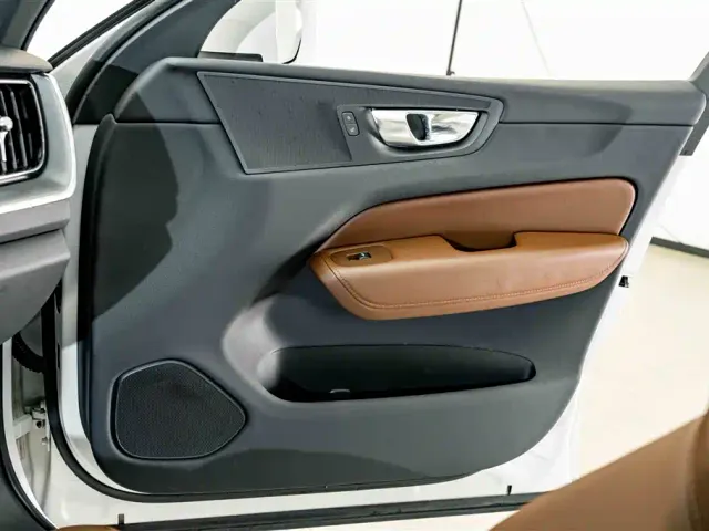 Volvo XC60 — Фото автомобиля 15