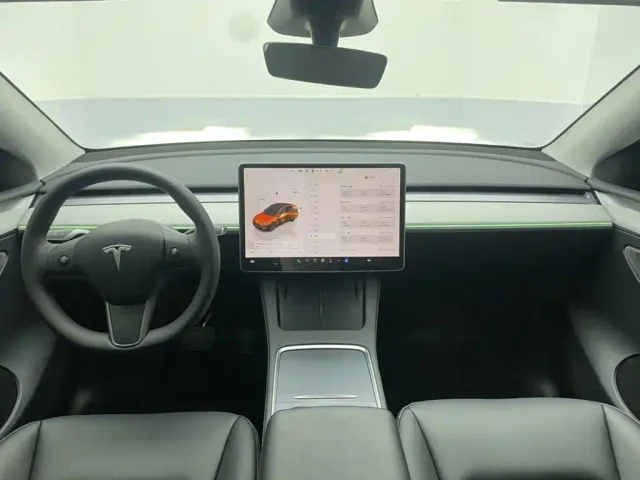 Tesla Model Y — Фото автомобиля 13