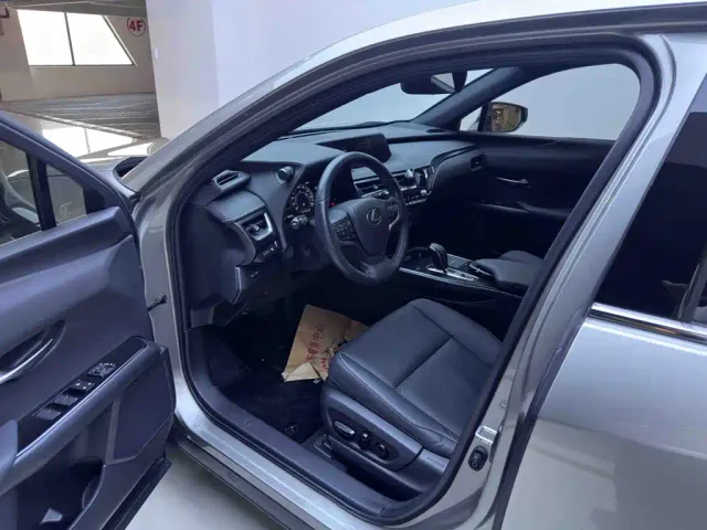 Lexus UX — Фото автомобиля 8