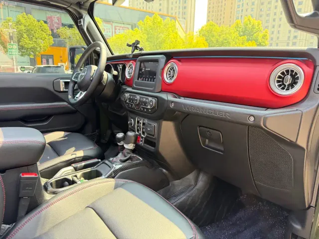 Jeep Wrangler — Фото автомобиля 13