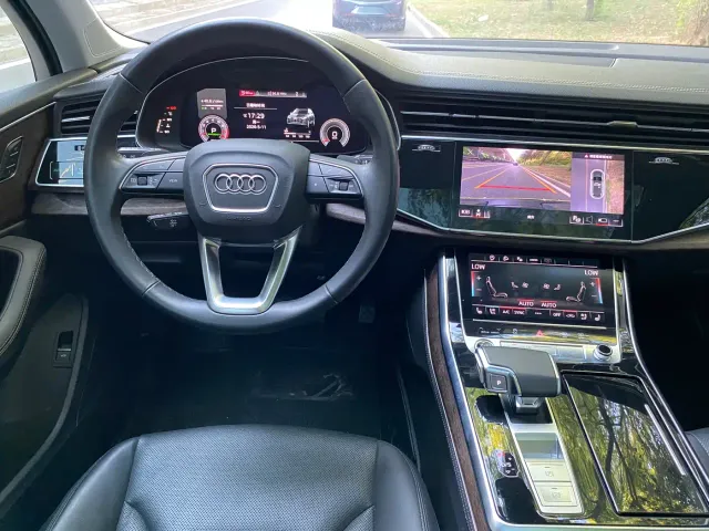 Audi Q7 — Фото автомобиля 14