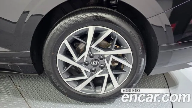 Hyundai Grandeur Grandeur (GN7) 2.5 Бензин 2WD — Фото автомобиля 20