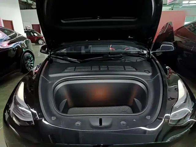 Tesla Model Y — Фото автомобиля 19