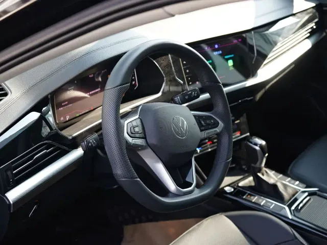 Volkswagen Passat — Фото автомобиля 20