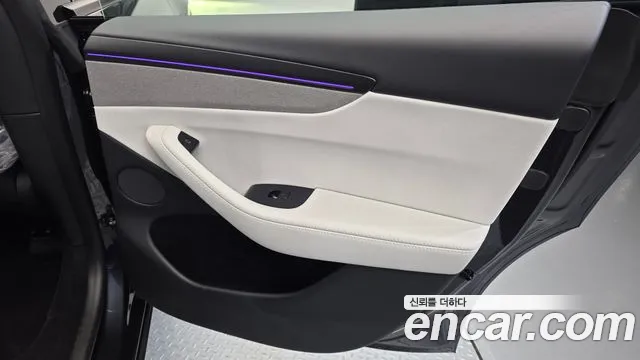 Tesla Model Y — Фото автомобиля 14