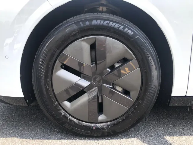 Li Auto MEGA — Фото автомобиля 26